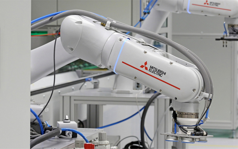 Robotic Handling Takes Shape: Demonstration of the Sintering Station at Elcogen’s Facility